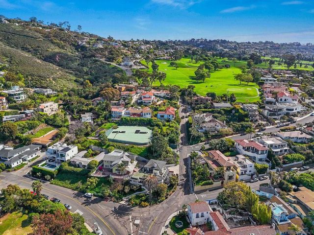 7651 Country Club Drive, La Jolla, CA 92037