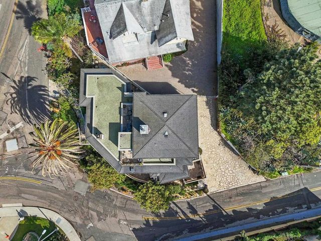 7651 Country Club Drive, La Jolla, CA 92037
