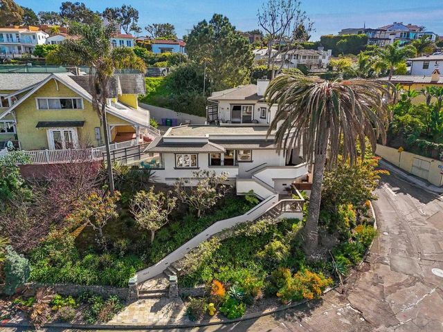 7651 Country Club Drive, La Jolla, CA 92037