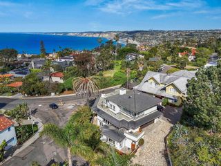 7651 Country Club Drive, La Jolla, CA 92037