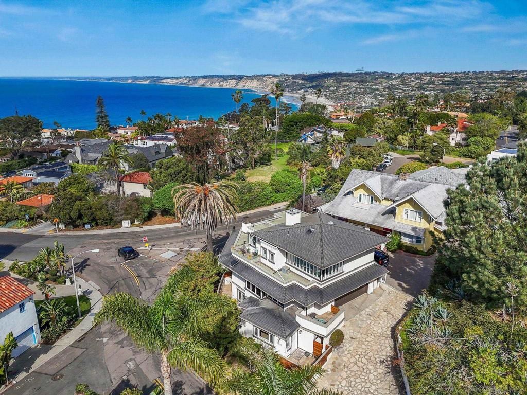 7651 Country Club Drive, La Jolla, CA 92037