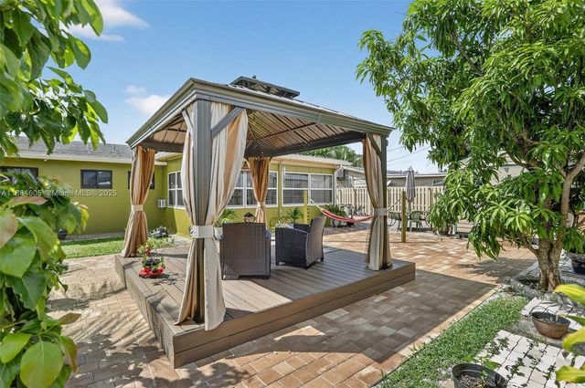 1310 SW 7th Ave, Deerfield Beach, FL 33441