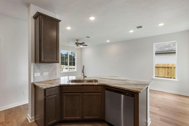 613 Rockbridge Drive, Huntsville, TX 77340