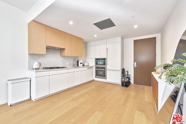 877 Francisco Street 1207, Los Angeles, CA 90017