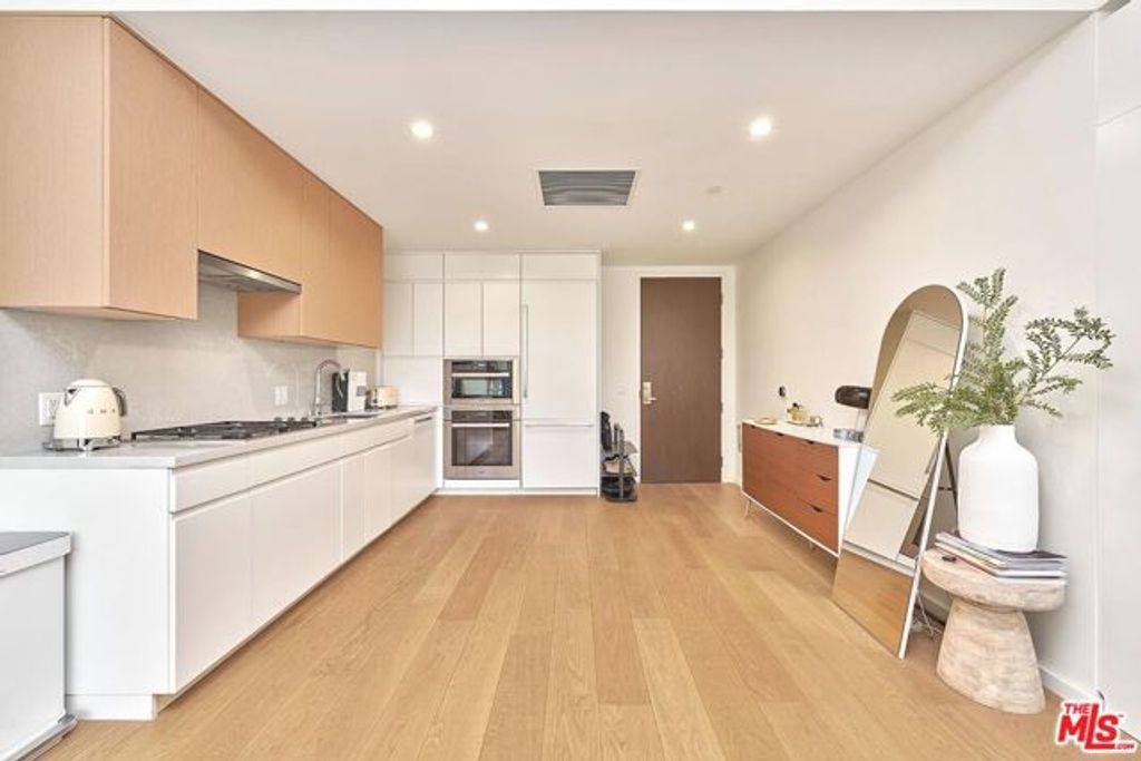 877 Francisco Street 1207, Los Angeles, CA 90017