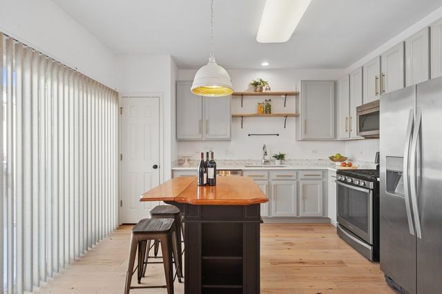 152 Jackson Street, Gilberts, IL 60136