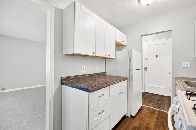 205 West Post Road 1N, White Plains, NY 10606