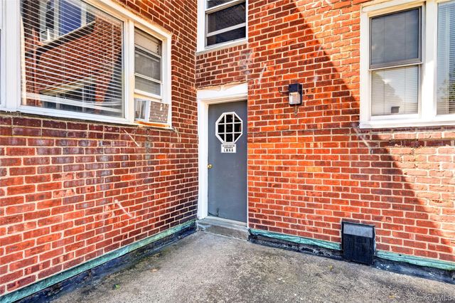 205 West Post Road 1N, White Plains, NY 10606