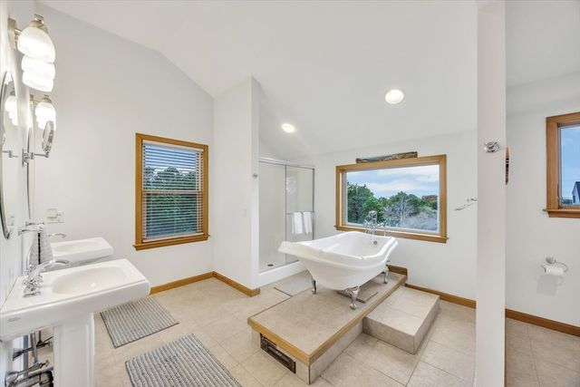 128 Shore Rd, Truro, MA 02666