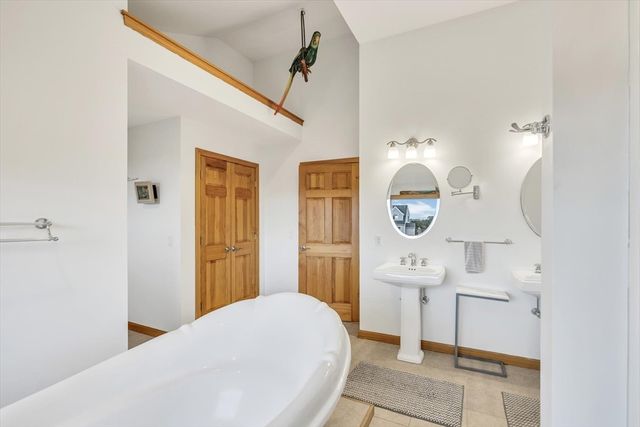 128 Shore Rd, Truro, MA 02666