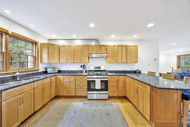 128 Shore Rd, Truro, MA 02666