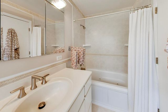 6501 Raintree Court, Lisle, IL 60532