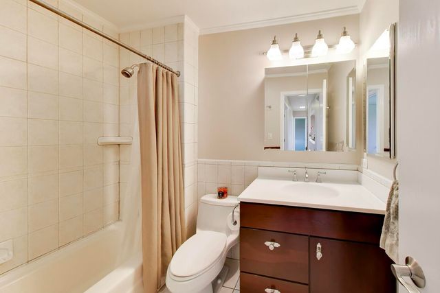 6501 Raintree Court, Lisle, IL 60532