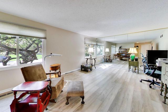 6501 Raintree Court, Lisle, IL 60532