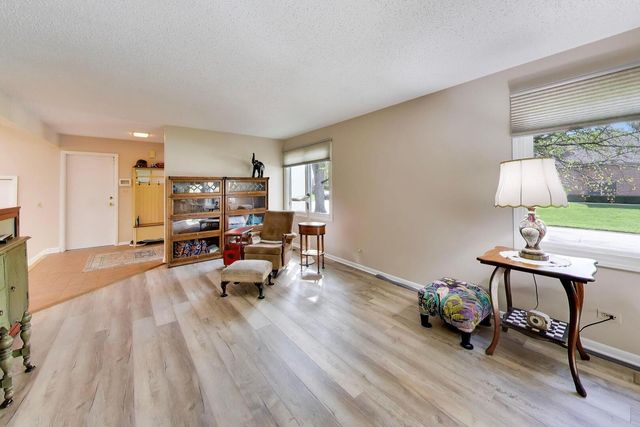 6501 Raintree Court, Lisle, IL 60532