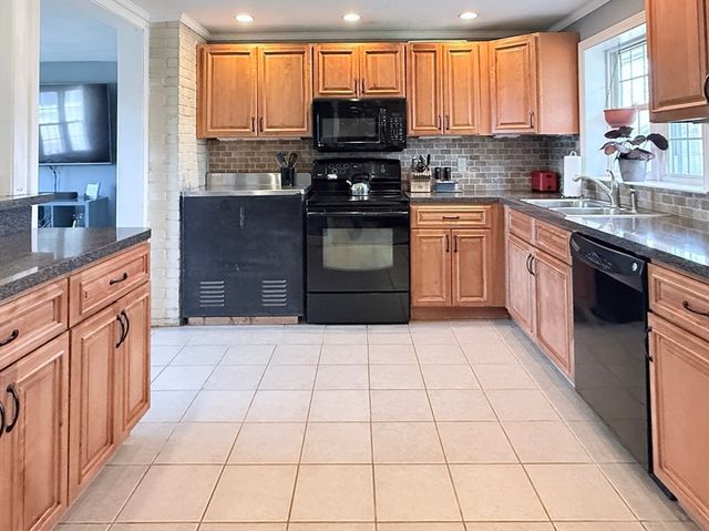 45 Braintree Ave, Brockton, MA 02302