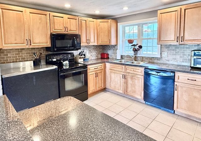 45 Braintree Ave, Brockton, MA 02302