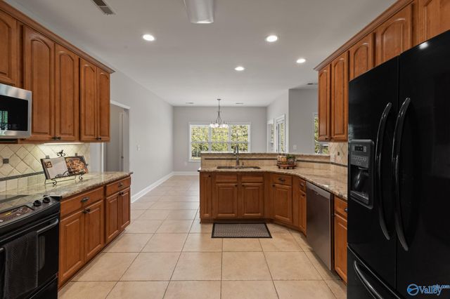 7011 Freedom Park Circle SE, Owens Cross Roads, AL 35763