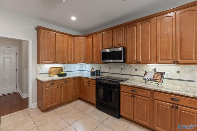 7011 Freedom Park Circle SE, Owens Cross Roads, AL 35763