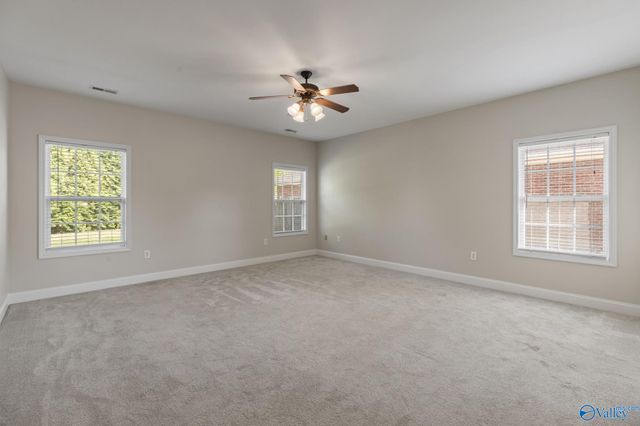 7011 Freedom Park Circle SE, Owens Cross Roads, AL 35763