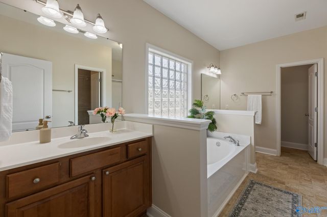 7011 Freedom Park Circle SE, Owens Cross Roads, AL 35763