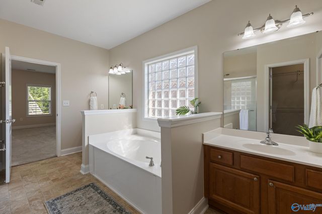 7011 Freedom Park Circle SE, Owens Cross Roads, AL 35763