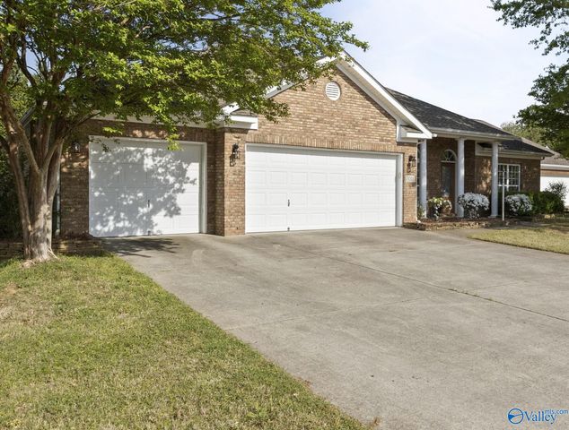 7011 Freedom Park Circle SE, Owens Cross Roads, AL 35763