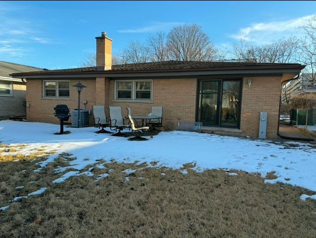 1406 Peterson Avenue, Park Ridge, IL 60068