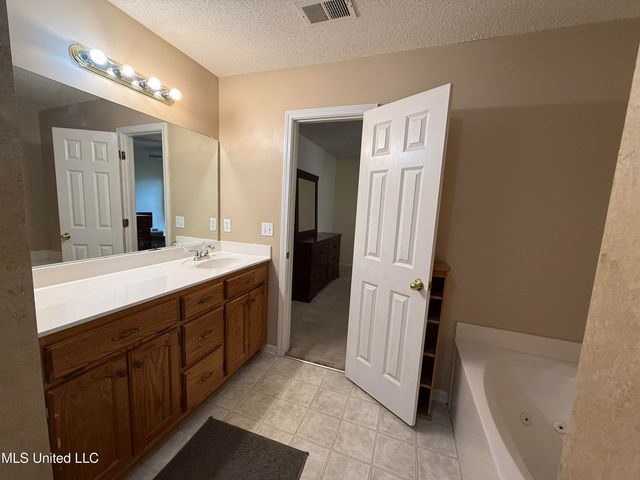 1552 Central Trails Drive, Southaven, MS 38671