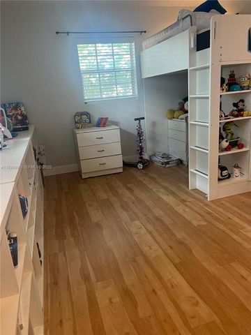 1040 Lyons Park Dr, Pompano Beach, FL 33060