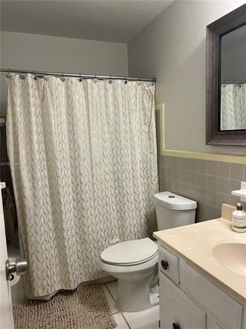 1040 Lyons Park Dr, Pompano Beach, FL 33060