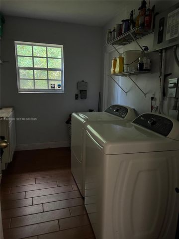 1040 Lyons Park Dr, Pompano Beach, FL 33060