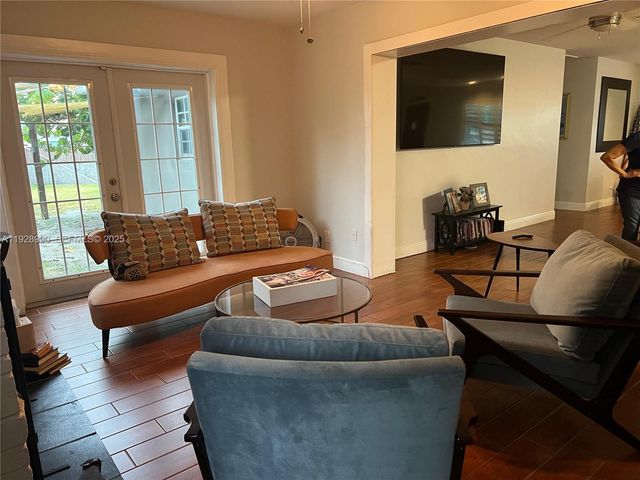 1040 Lyons Park Dr, Pompano Beach, FL 33060