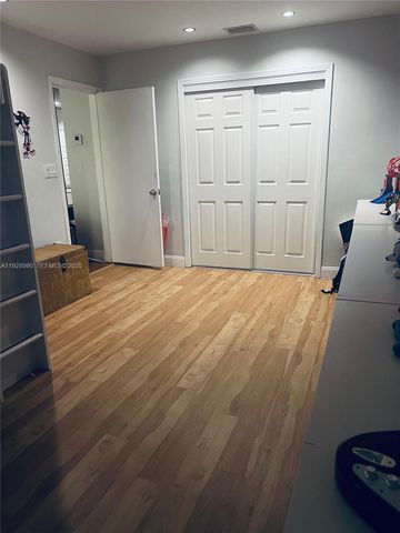 1040 Lyons Park Dr, Pompano Beach, FL 33060