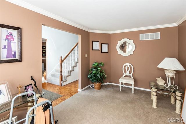 5425 Tesson Parc Court, St Louis, MO 63128