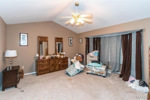 5425 Tesson Parc Court, St Louis, MO 63128