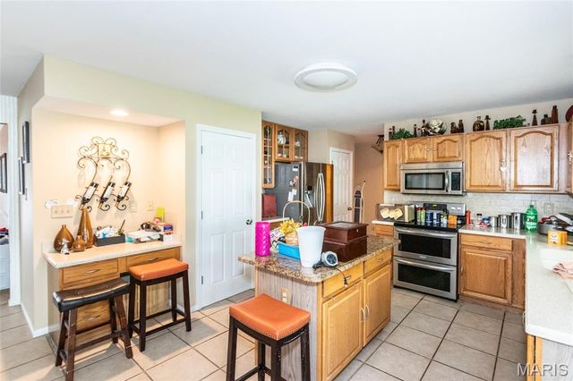 5425 Tesson Parc Court, St Louis, MO 63128