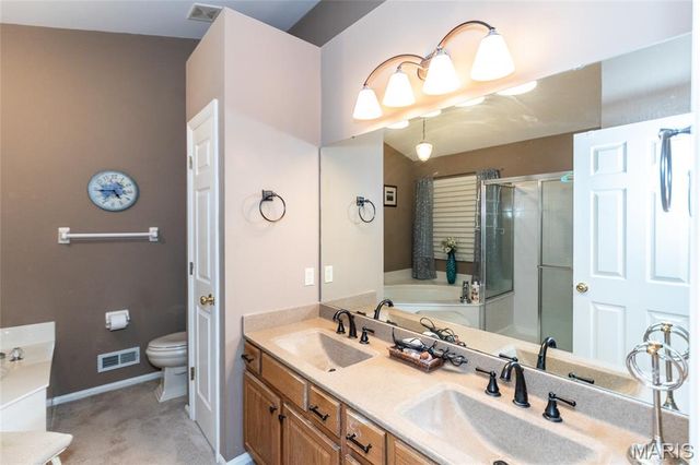 5425 Tesson Parc Court, St Louis, MO 63128