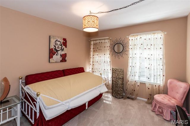 5425 Tesson Parc Court, St Louis, MO 63128