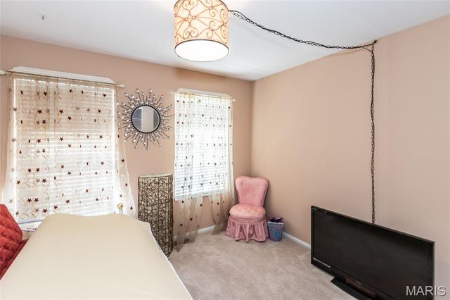 5425 Tesson Parc Court, St Louis, MO 63128