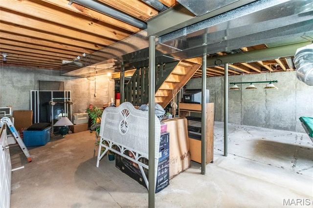 5425 Tesson Parc Court, St Louis, MO 63128