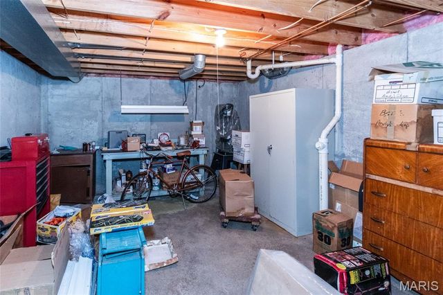 5425 Tesson Parc Court, St Louis, MO 63128