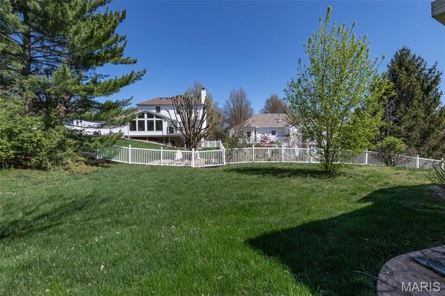 5425 Tesson Parc Court, St Louis, MO 63128