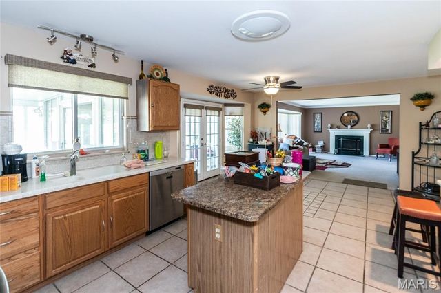 5425 Tesson Parc Court, St Louis, MO 63128