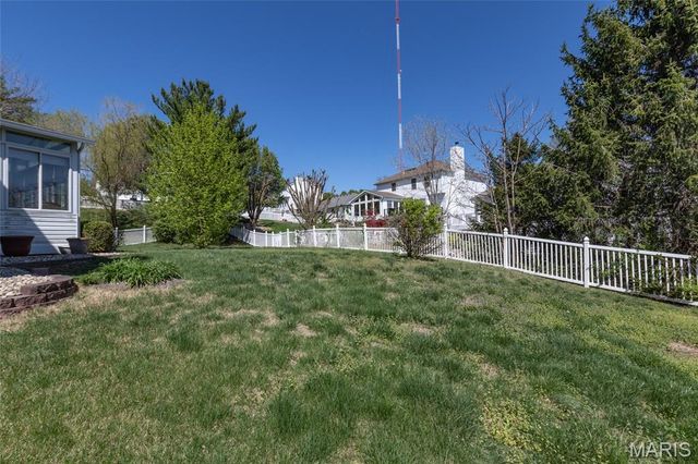 5425 Tesson Parc Court, St Louis, MO 63128