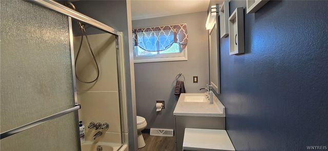 66 Coshway Place, Tonawanda, NY 14150