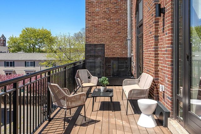 61 Hall Street PH 18, Waltham, MA 02453