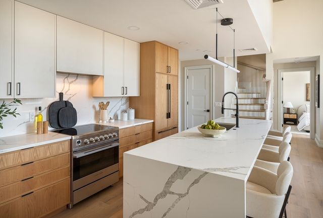 61 Hall Street PH 18, Waltham, MA 02453