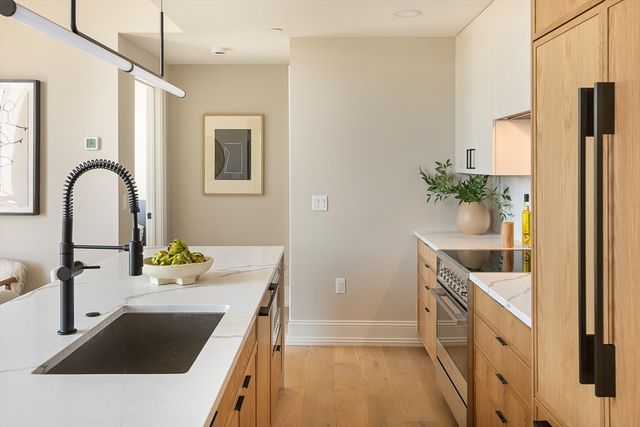 61 Hall Street PH 18, Waltham, MA 02453