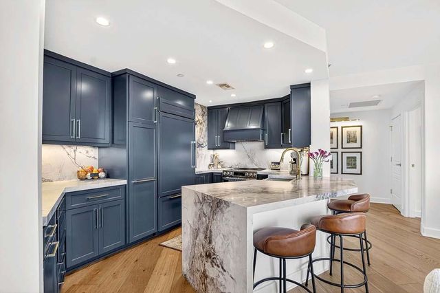 700 Park Regency NE Place 1106, Atlanta, GA 30326